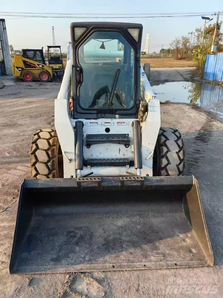 Bobcat S 300 Smykem řízené nakladače