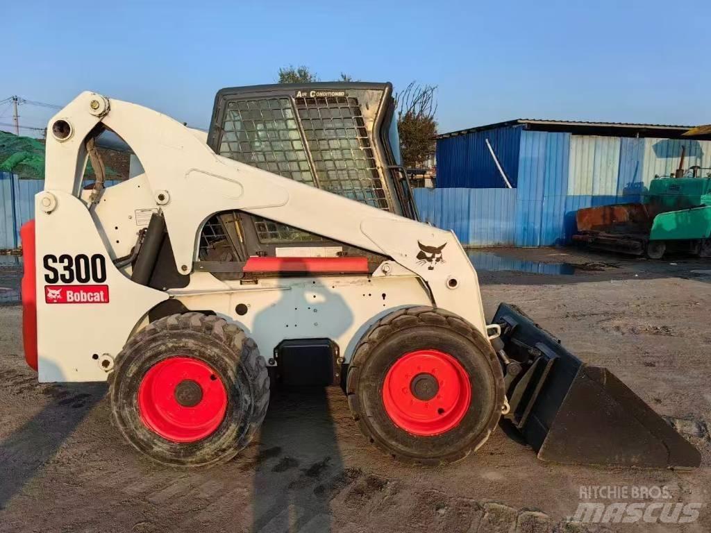 Bobcat S 300 Smykem řízené nakladače