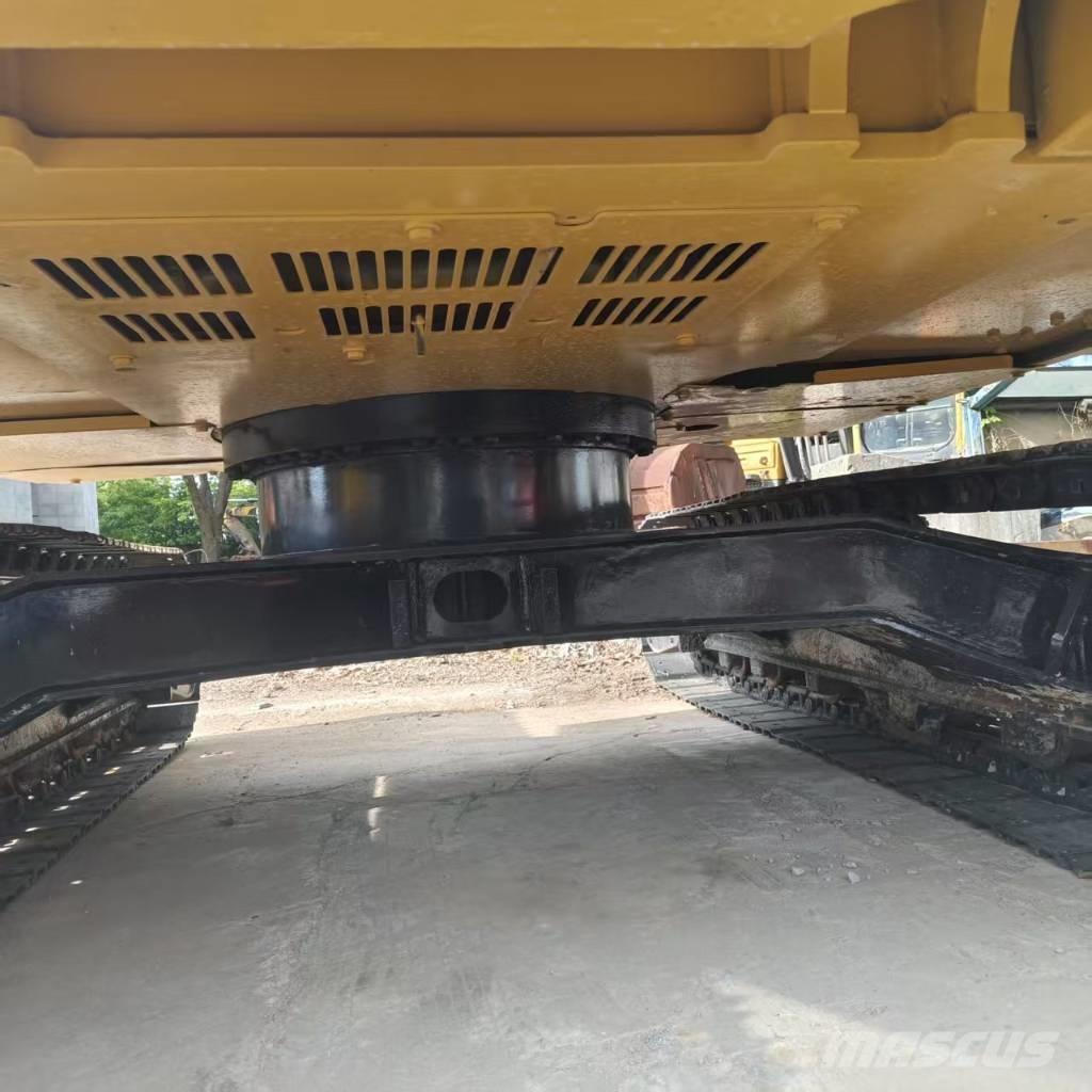 CAT 310 Pásová rýpadla