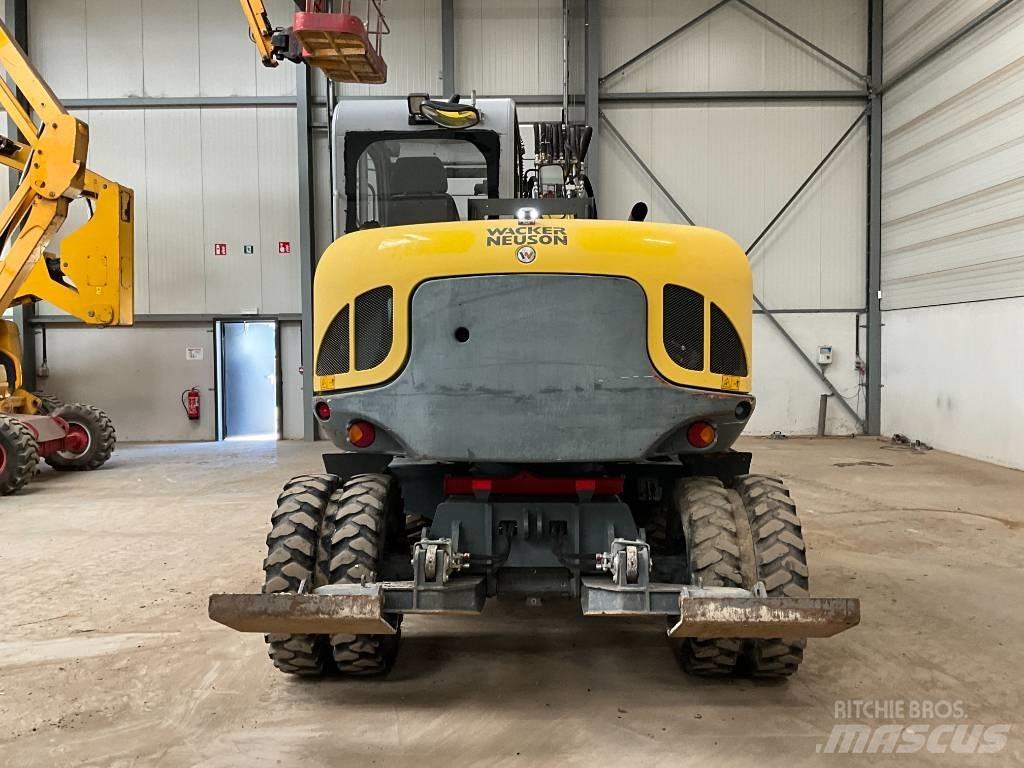 Neuson EW 100 Kolová rýpadla