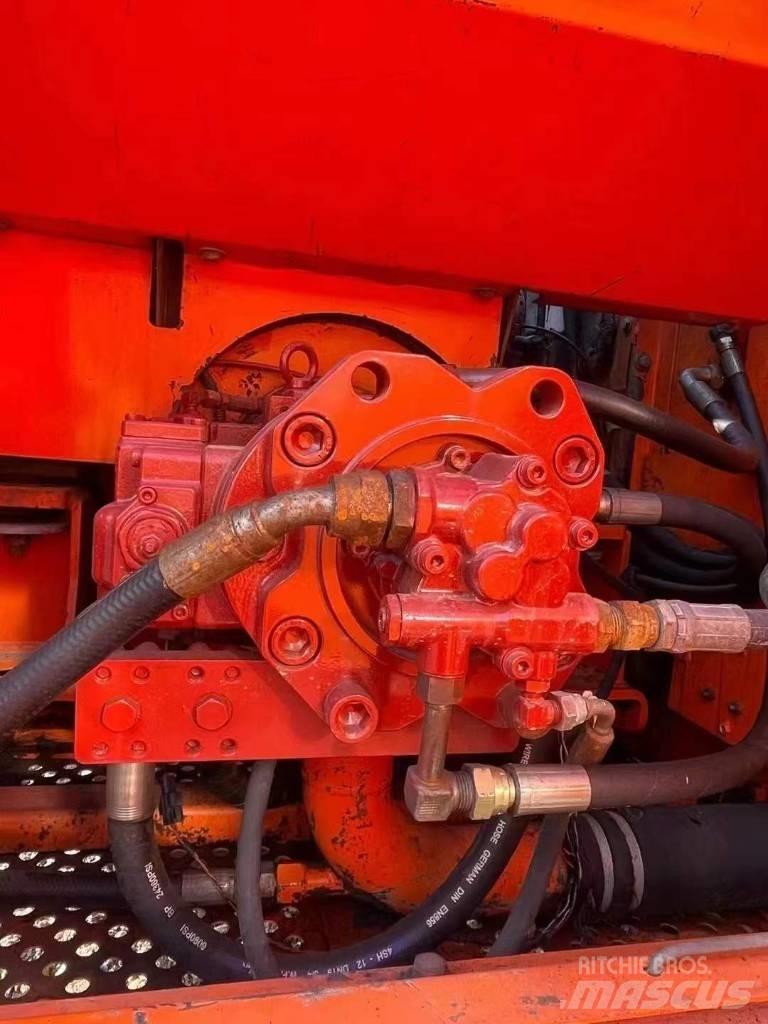 Doosan DH 300 LC-7 Pásová rýpadla