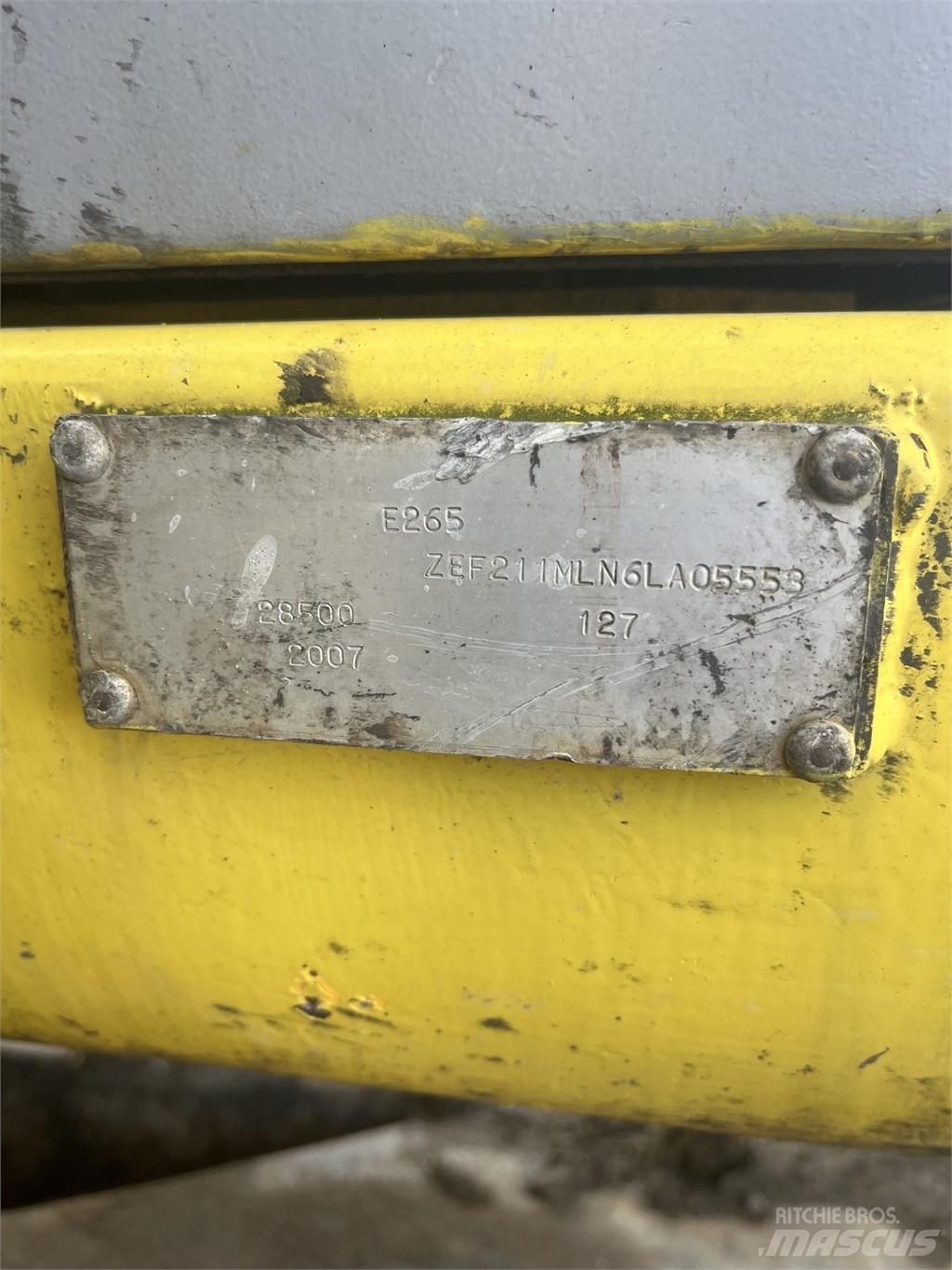 New Holland E 265 B Pásová rýpadla