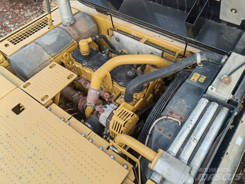 CAT 325 D2 Pásová rýpadla