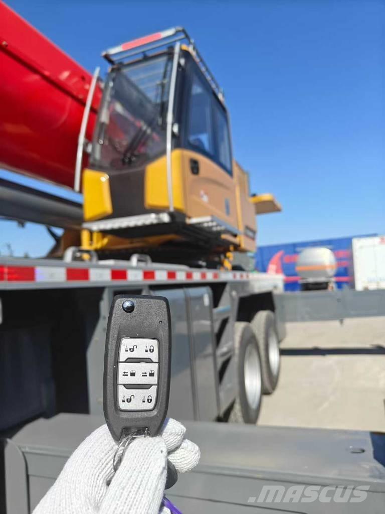 Sany STC1000C7-8 Univerzální terénní jeřáby