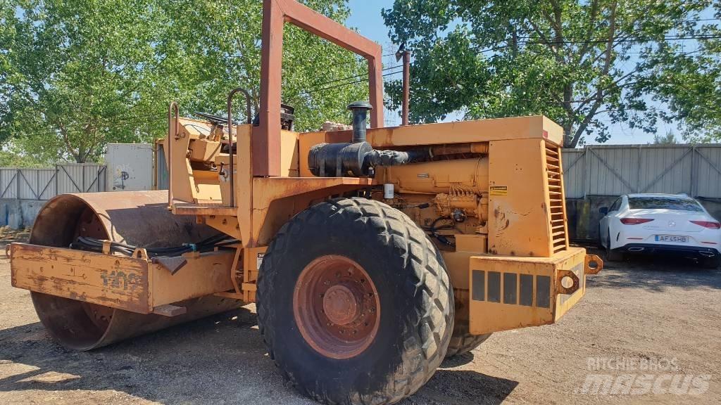Vibromax 1102 Tahačové válce
