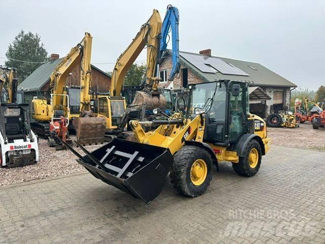 CAT  906M Kolové nakladače