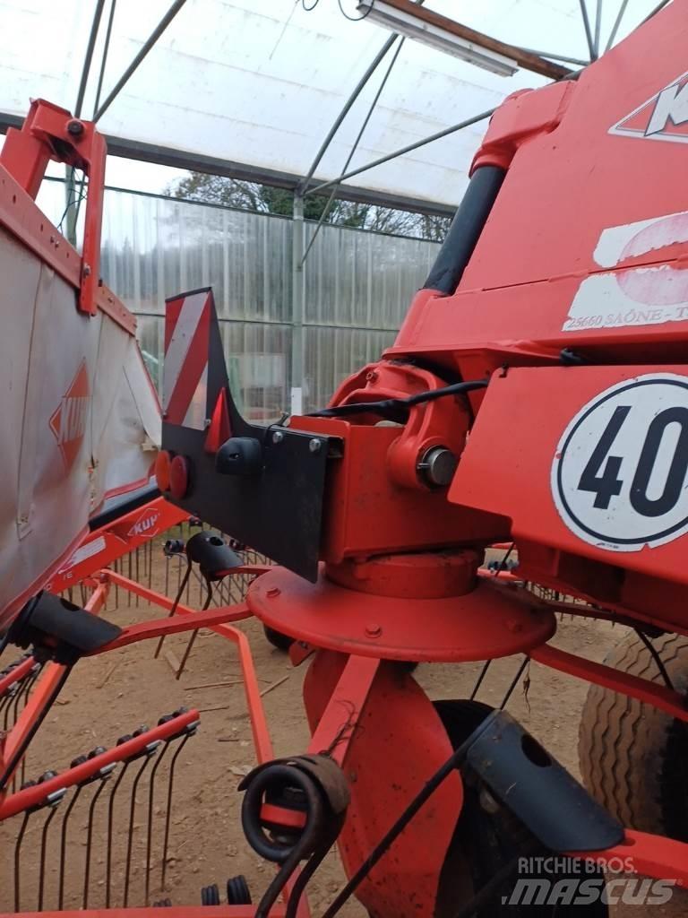 Kuhn GF 13012 Obraceče a shrabovače sena
