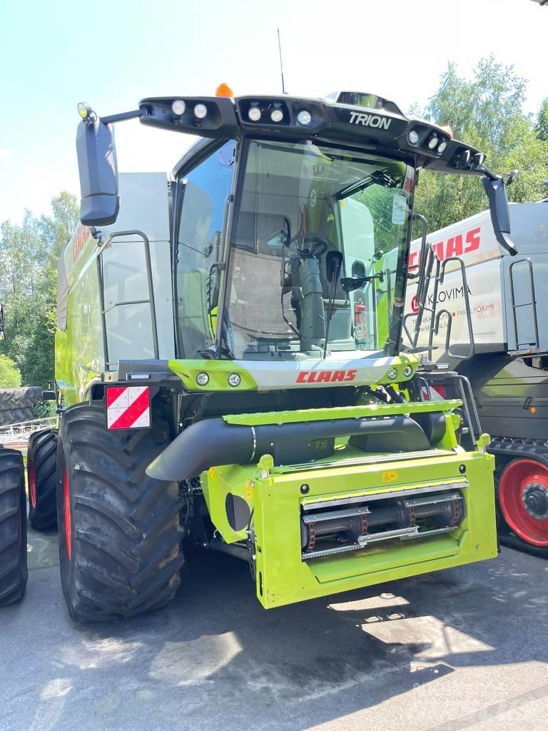 CLAAS TRION 750 Sklízecí mlátičky