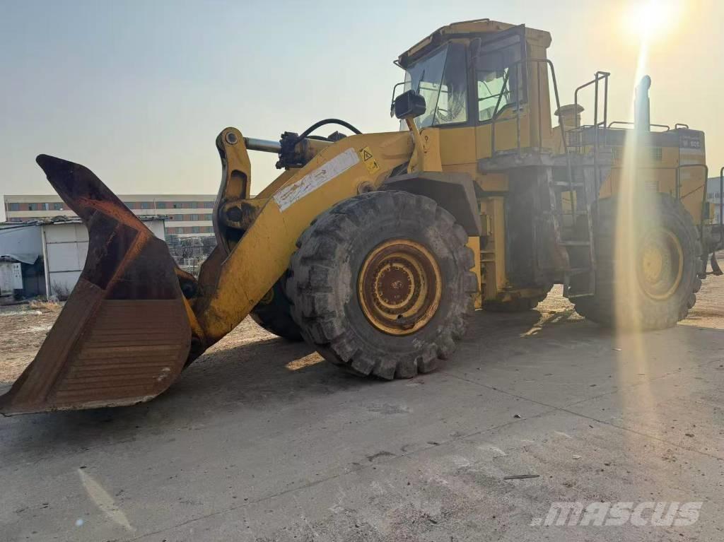 Komatsu WA 600-3 Kolové nakladače