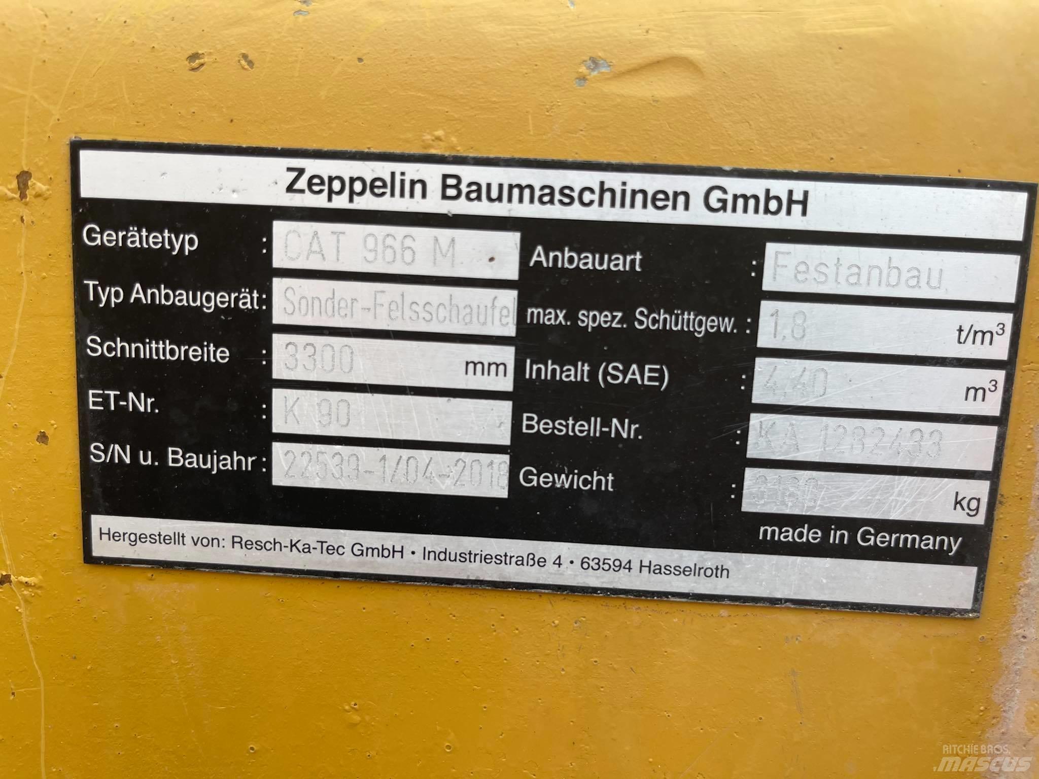CAT 966M Kolové nakladače