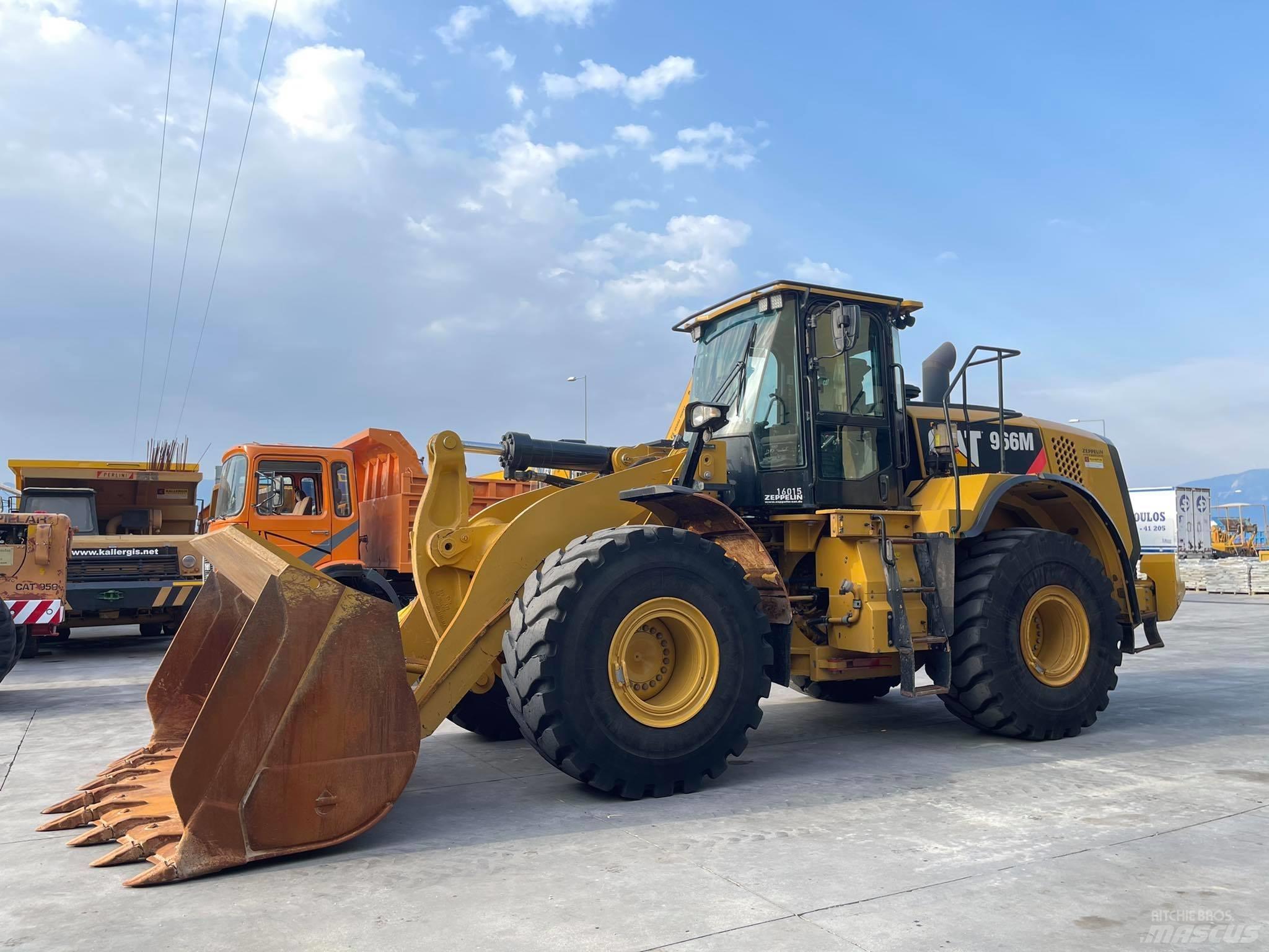 CAT 966M Kolové nakladače