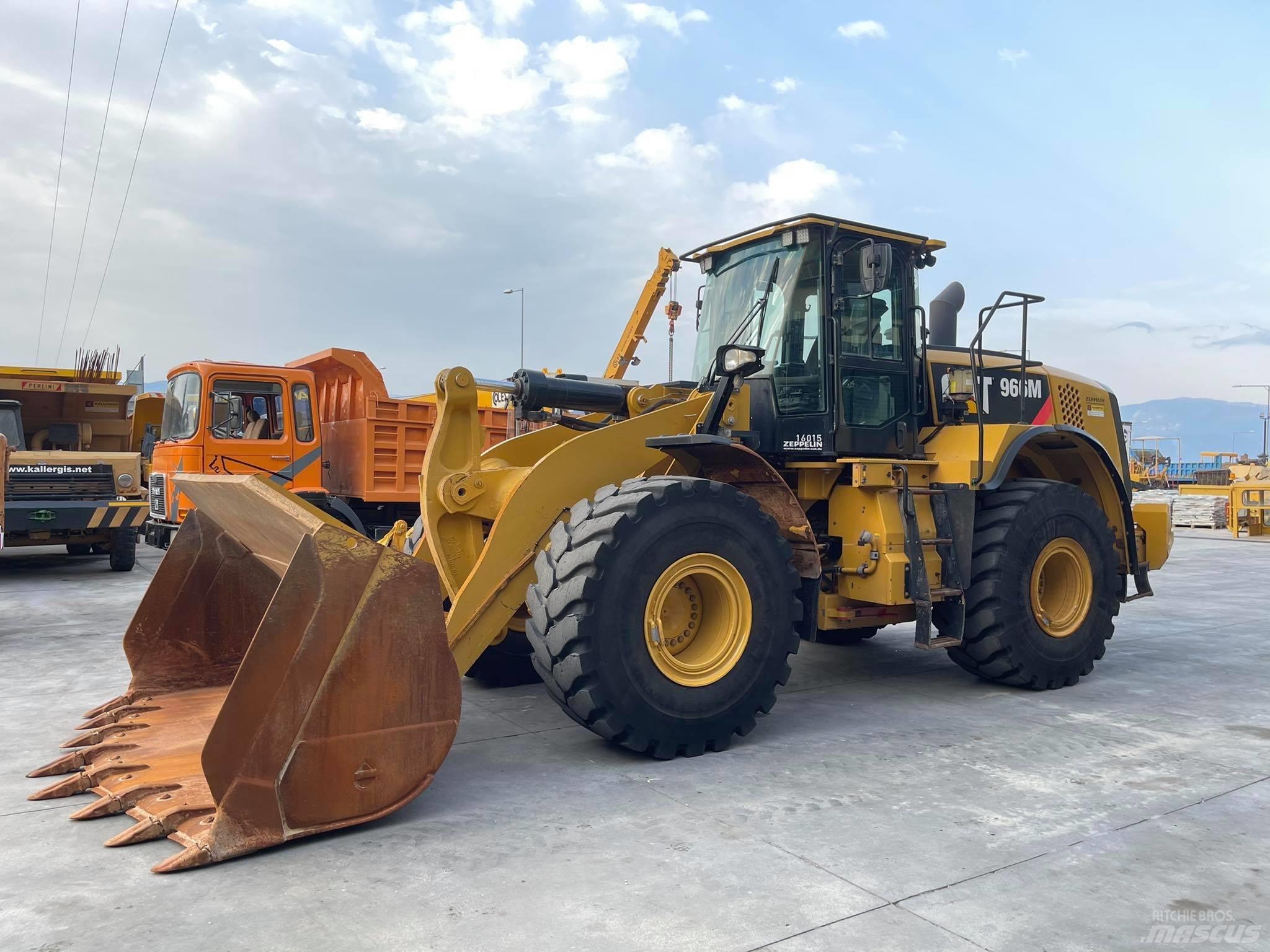 CAT 966M Kolové nakladače
