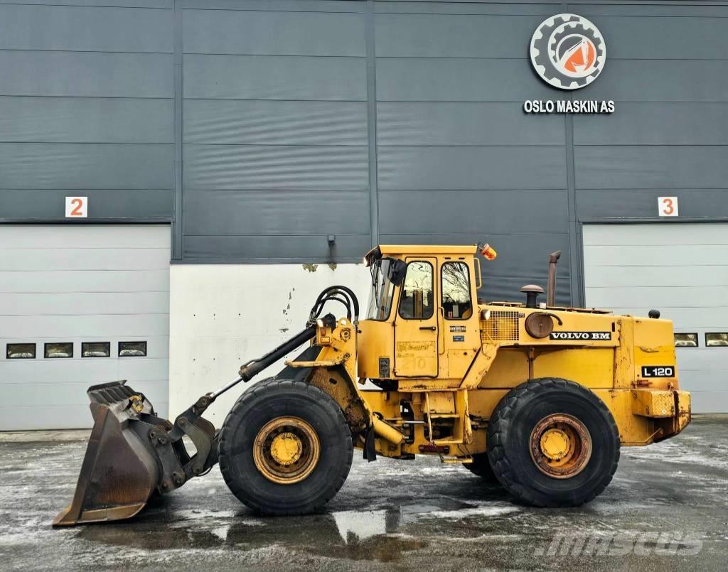 Volvo L 120 Kolové nakladače