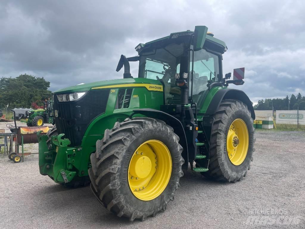 John Deere 7R330 Traktory