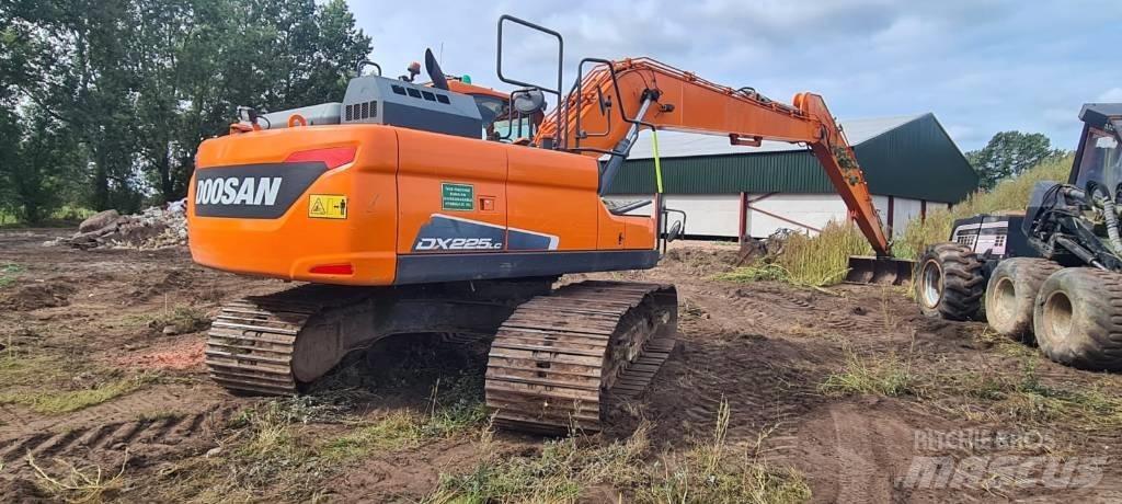 Doosan DX 225 LC-5 Pásová rýpadla