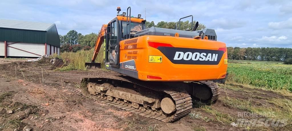 Doosan DX 225 LC-5 Pásová rýpadla