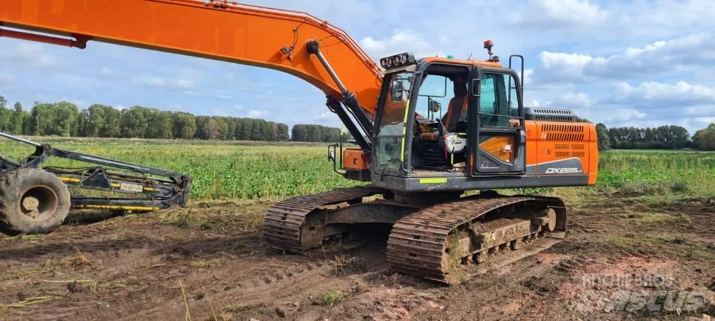 Doosan DX 225 LC-5 Pásová rýpadla