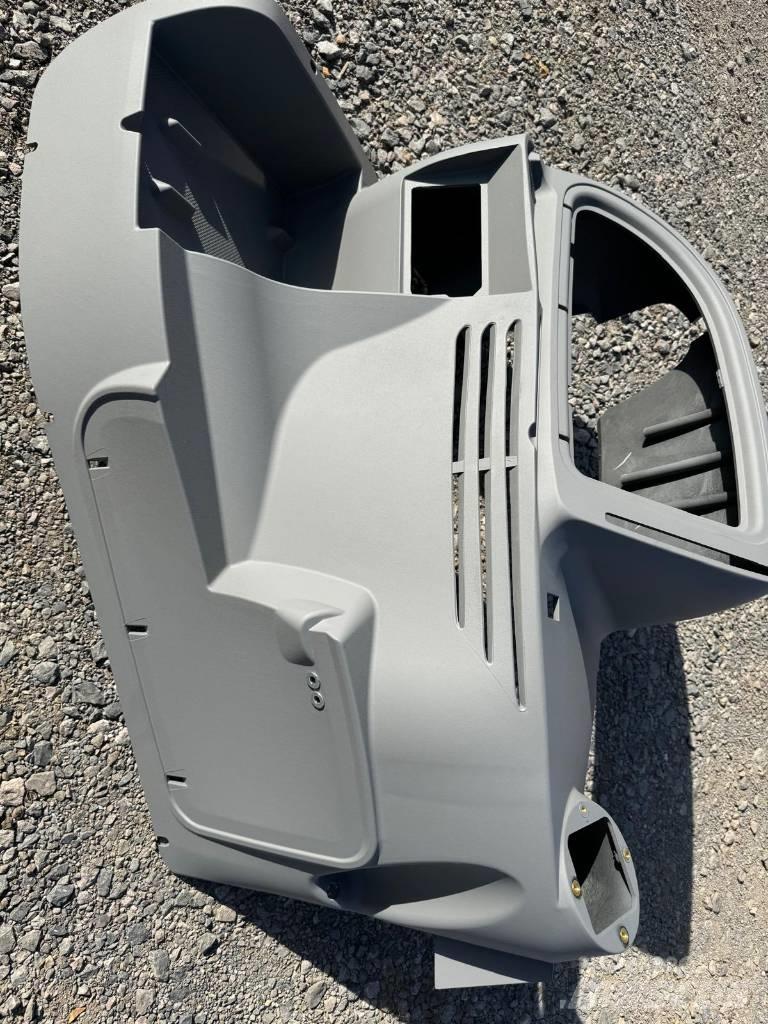 JCB 3 CX Side Panel Kabiny a interiér