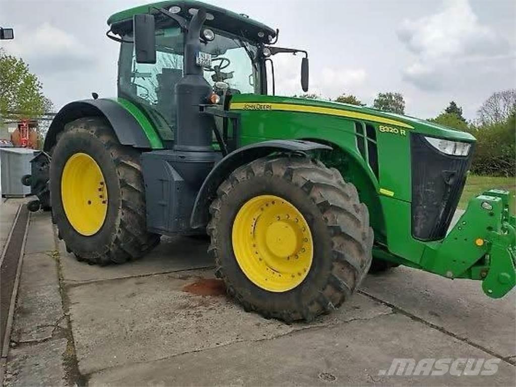 John Deere 8320R Traktory