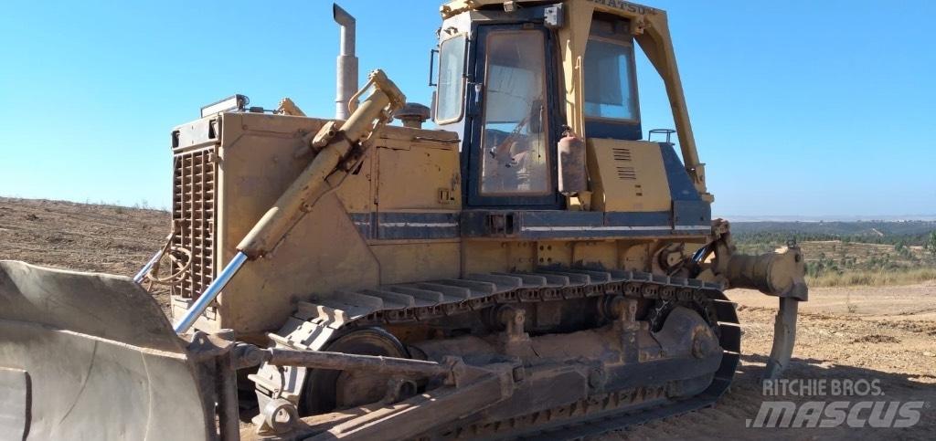 Komatsu D 85 E-21 Pásové dozery