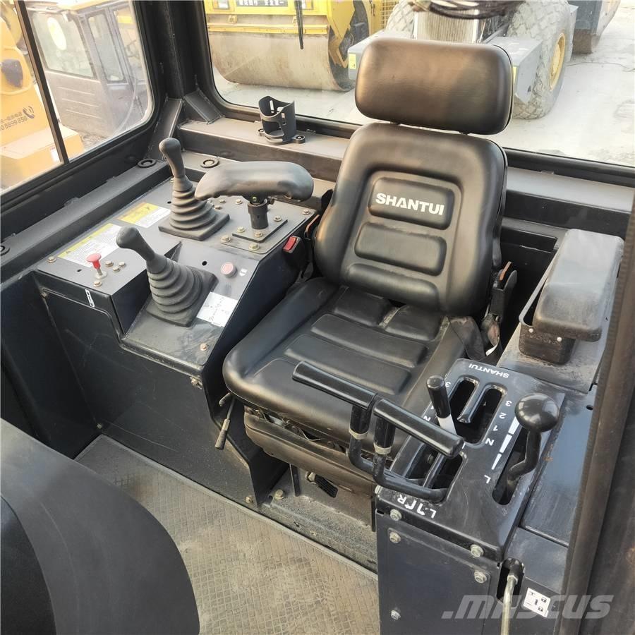 Shantui SD22 Pásové dozery