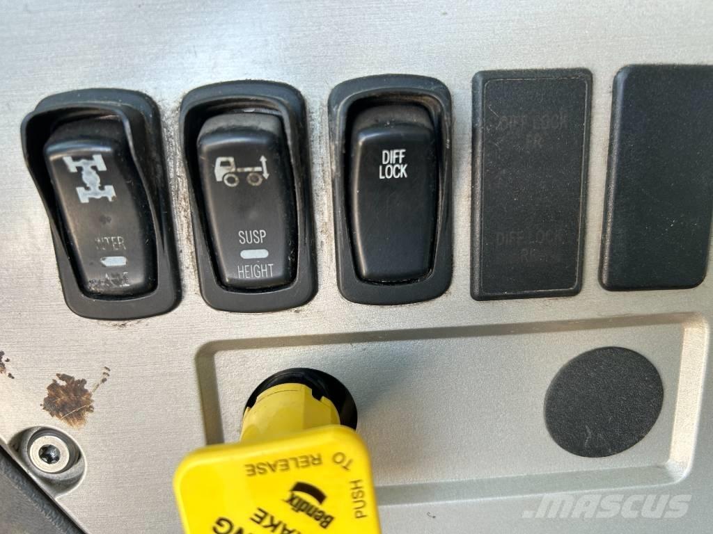 Mack GU813 Sklápěče