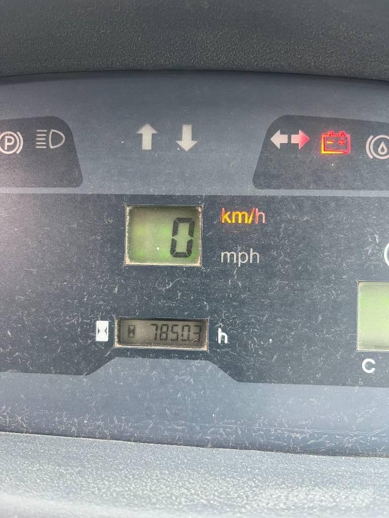 Komatsu WA 80-5 Kolové nakladače