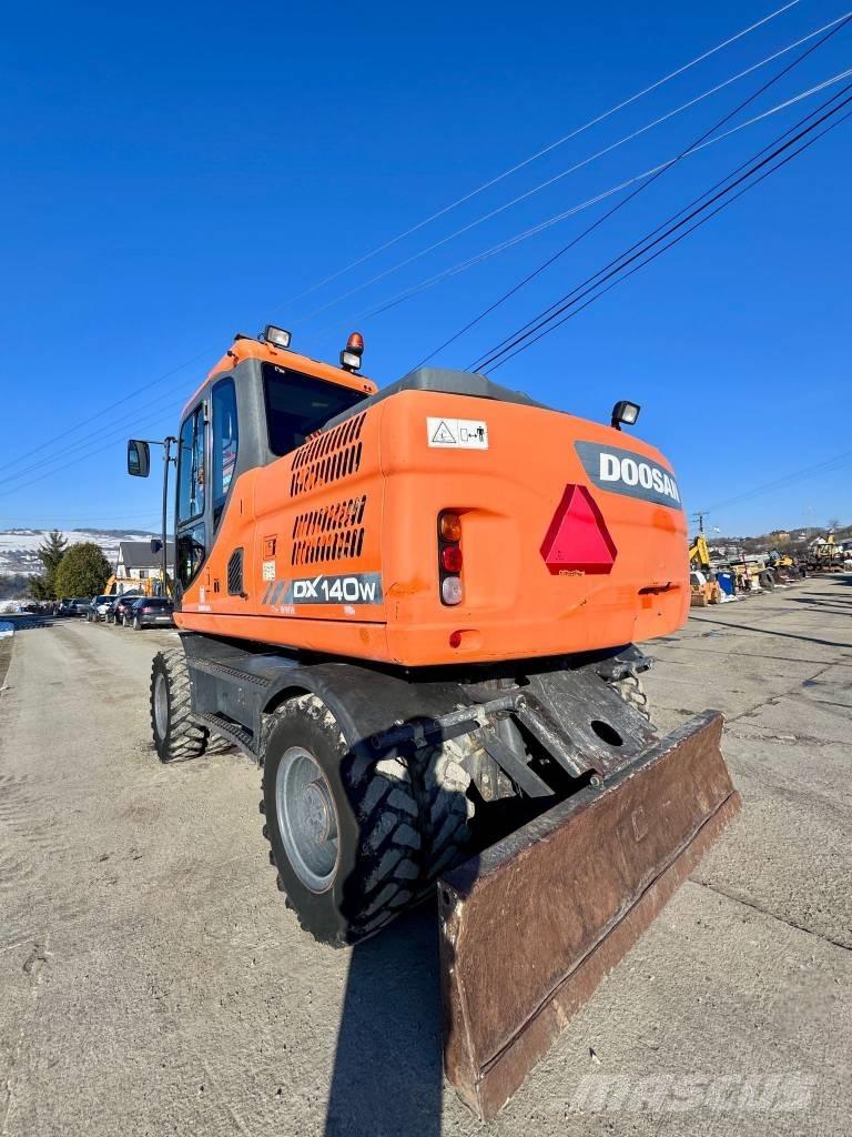 Doosan DX 140 W-3 Kolová rýpadla