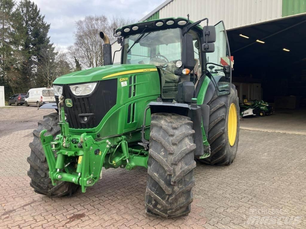 John Deere 6250R Traktory