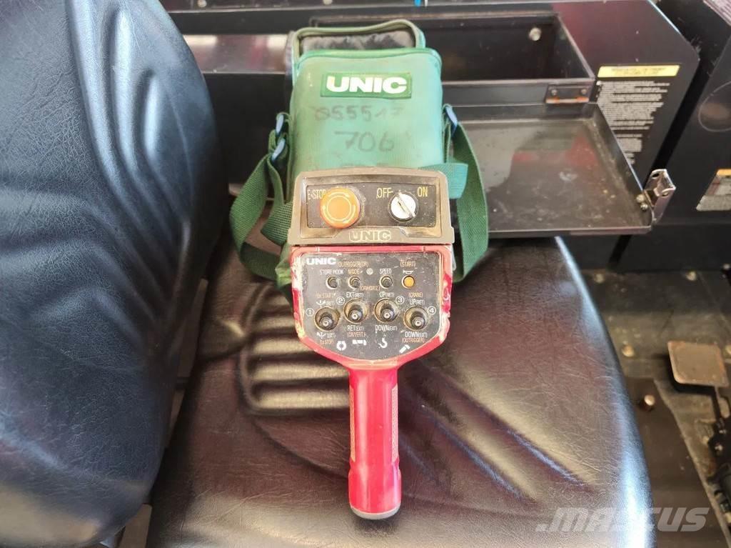 Unic URW 706 CDE Pásové jeřáby