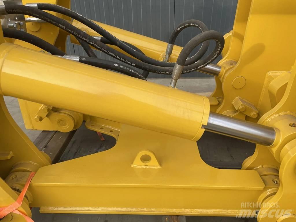 Komatsu D85 Půdní rozrušovače