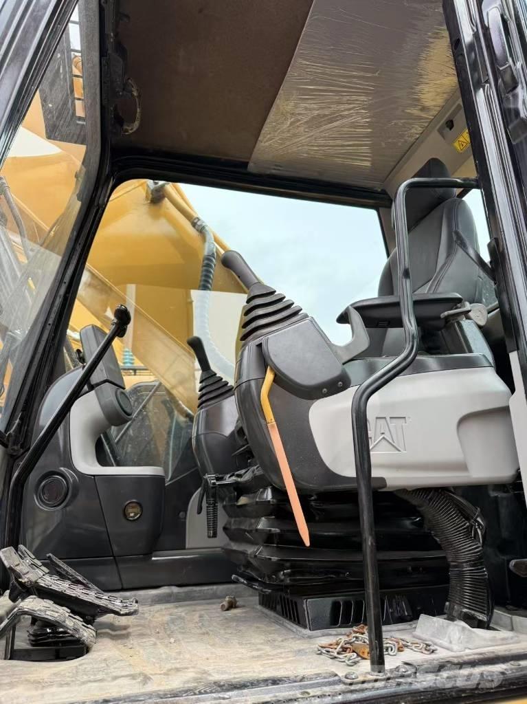 CAT 330 D L Pásová rýpadla