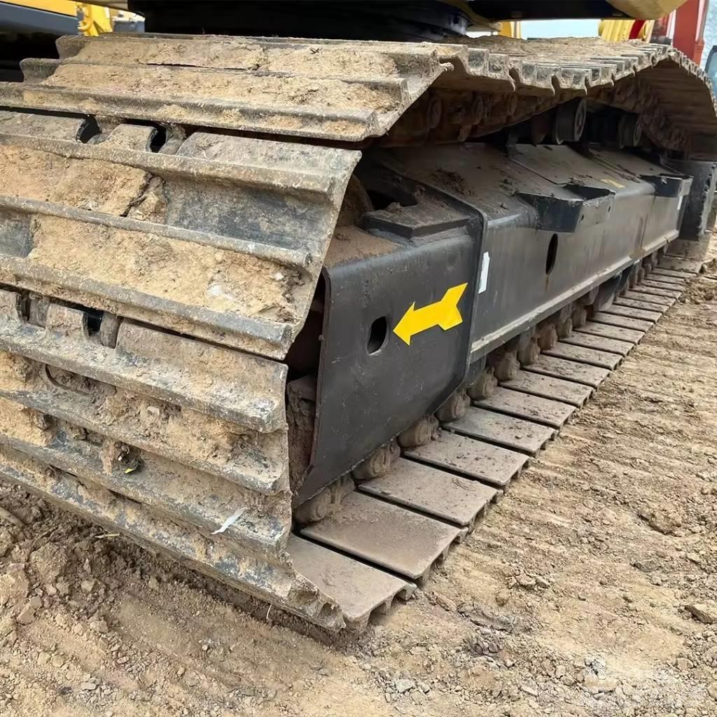 Komatsu PC 220 Pásová rýpadla