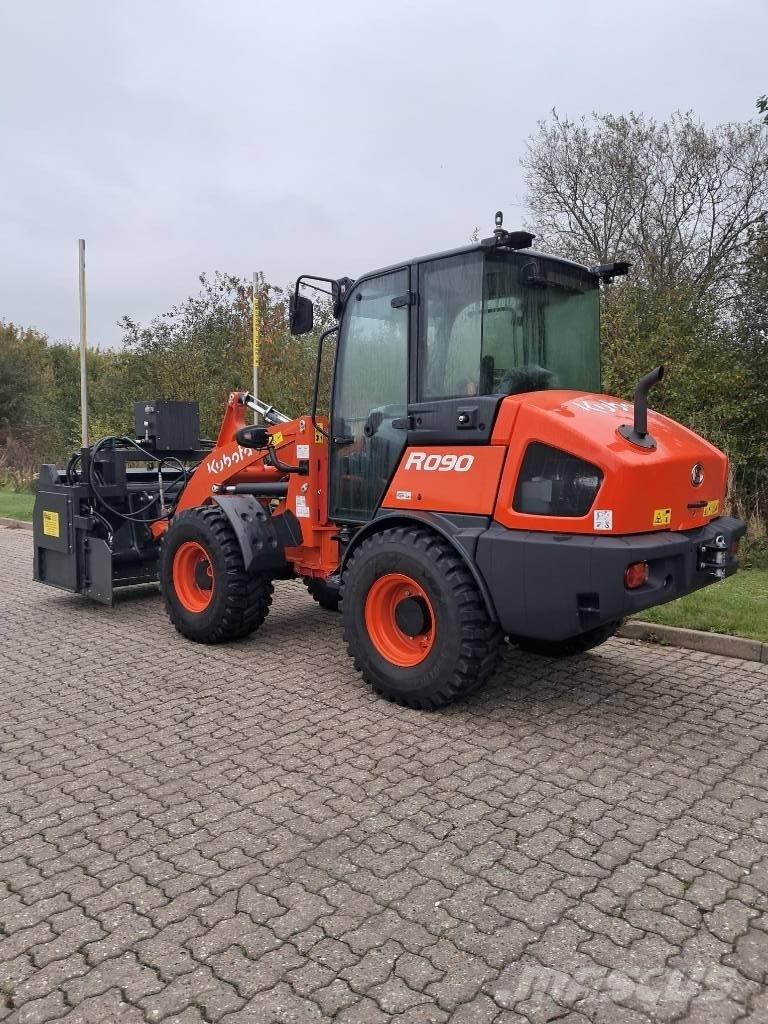 Kubota R 090 Kolové nakladače