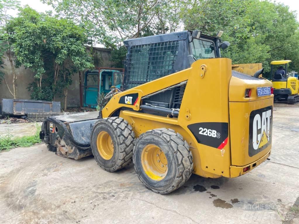 CAT 226B Smykem řízené nakladače