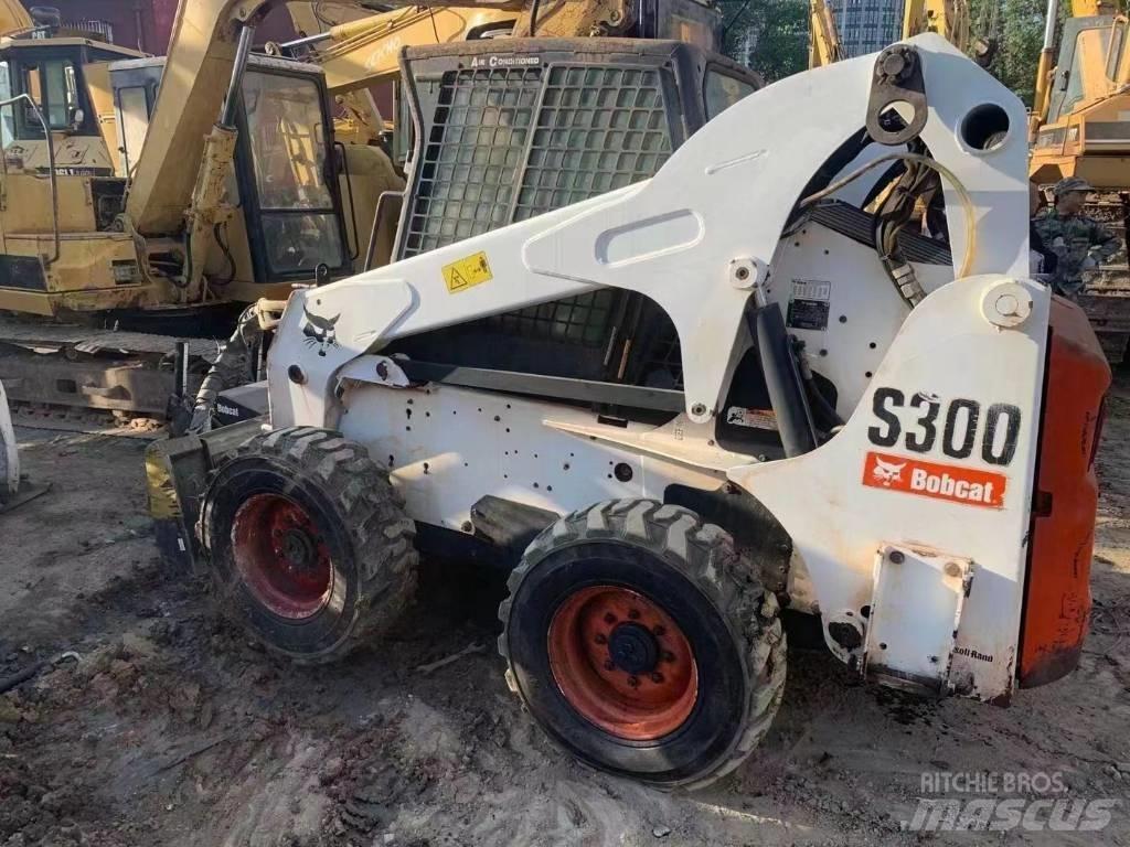 Bobcat S 300 Smykem řízené nakladače