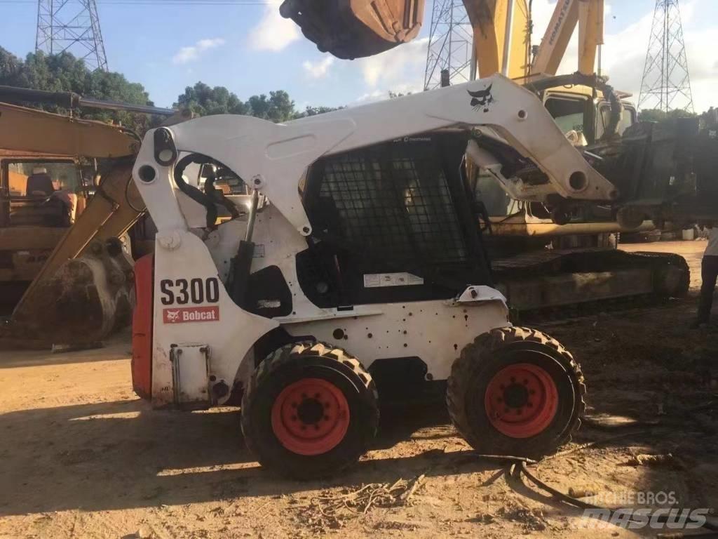 Bobcat S 300 Smykem řízené nakladače