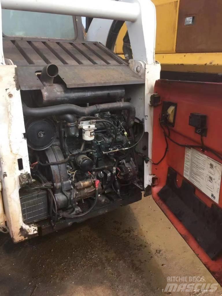 Bobcat S 300 Smykem řízené nakladače