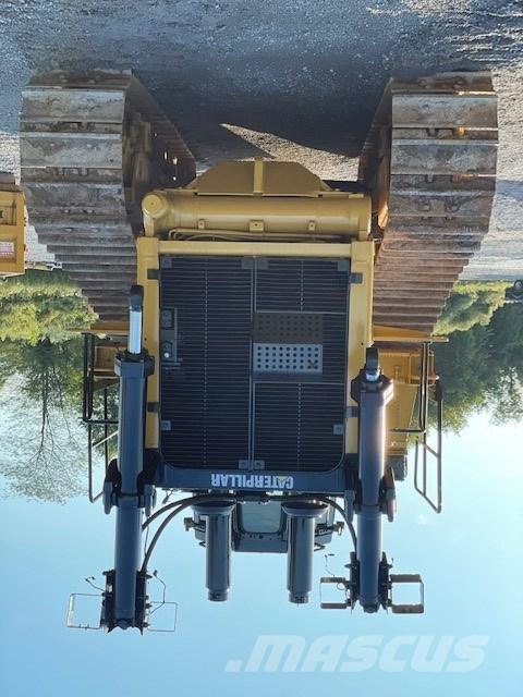 CAT D 10 T Pásové dozery