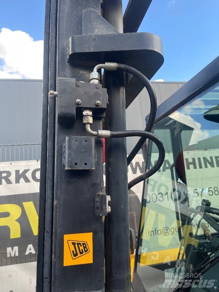 JCB 930 Terénní vysokozdvižné vozíky