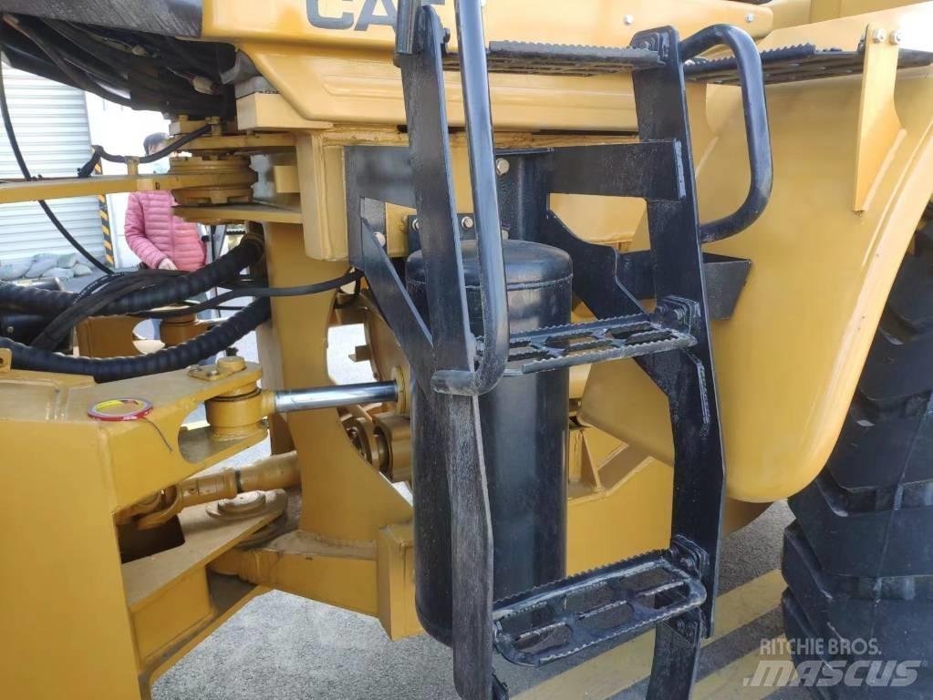 CAT 966 H Kolové nakladače