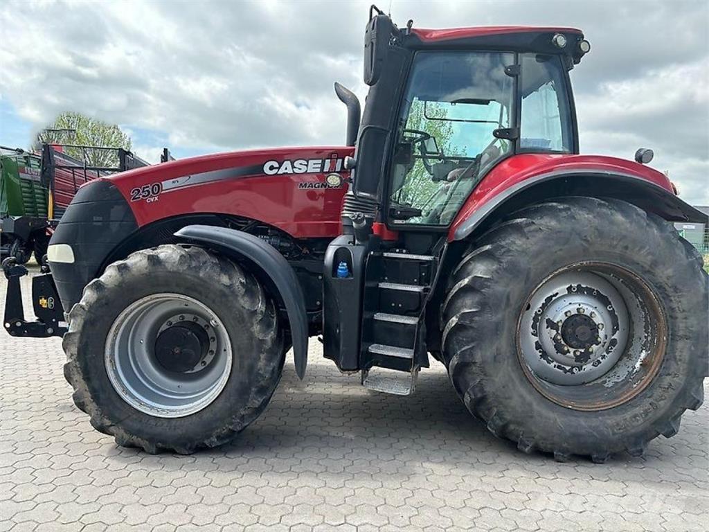 Case IH IH CVX 310 Traktory