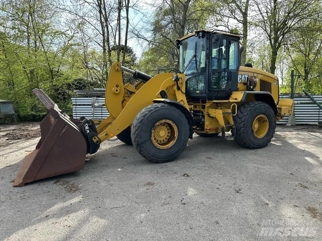 CAT 938M Kolové nakladače