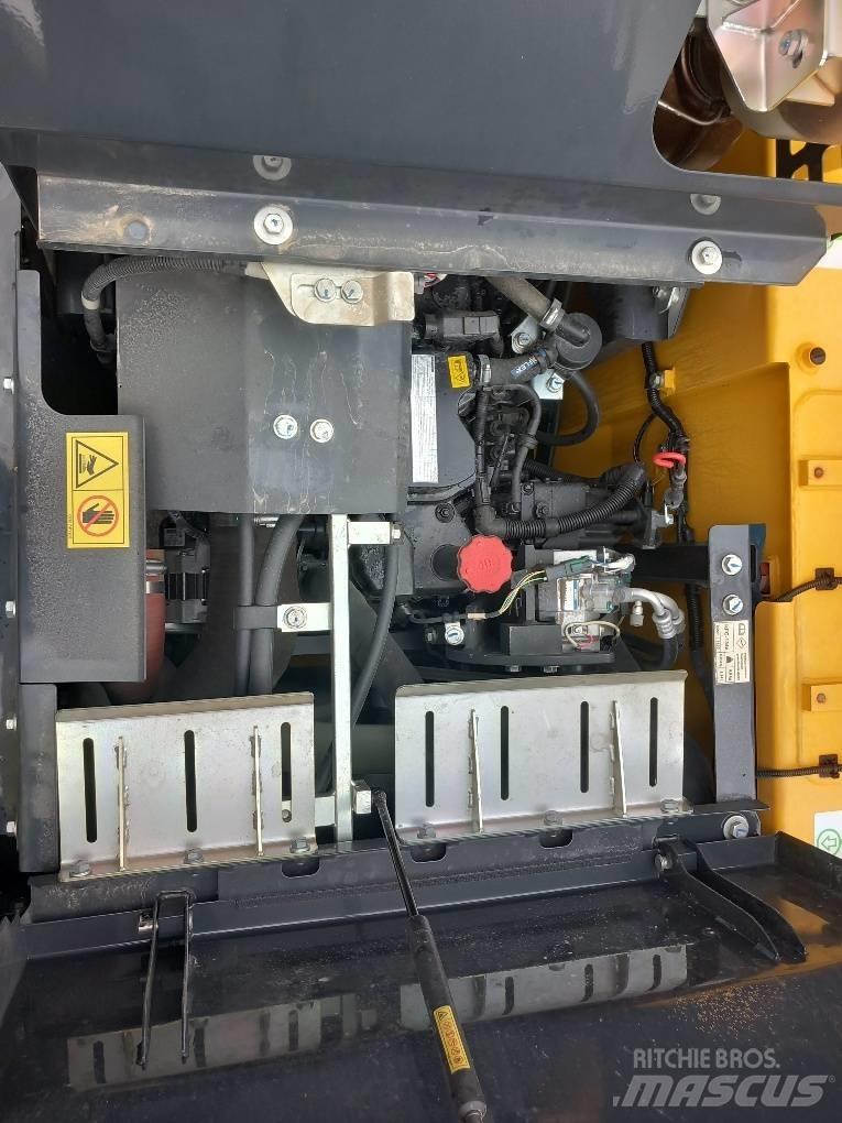 Komatsu PW160-11E0 Kolová rýpadla