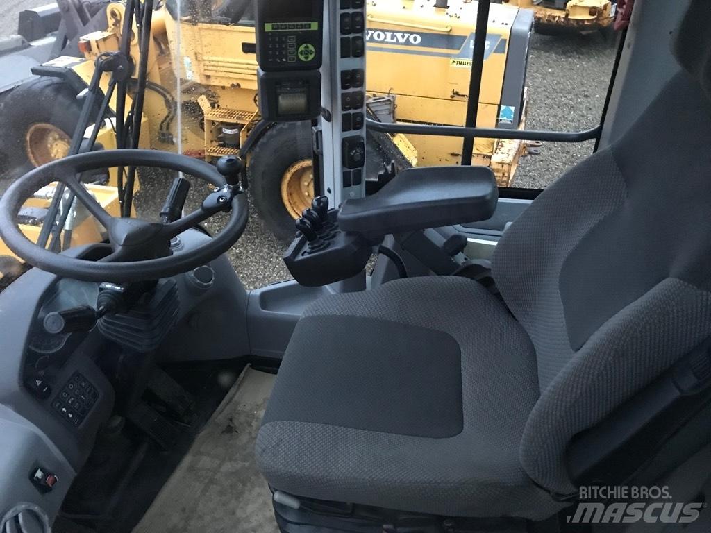 Volvo L120H Kolové nakladače