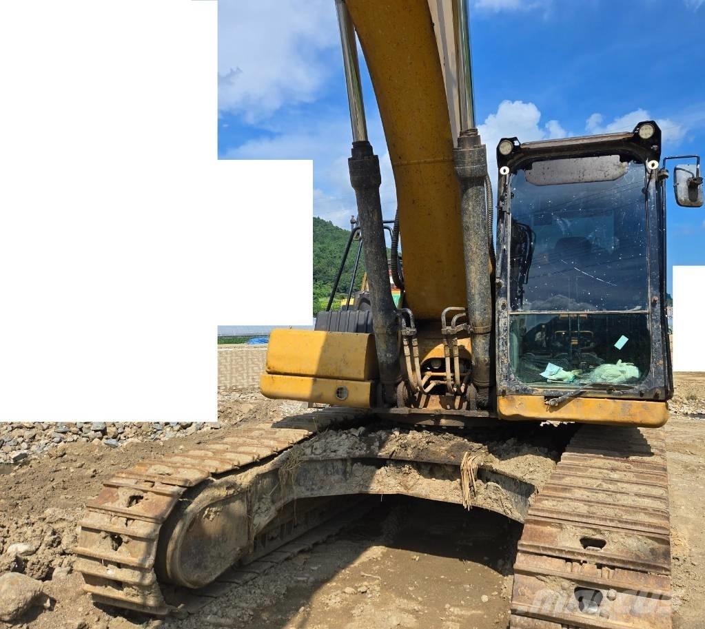 CAT 330 Pásová rýpadla