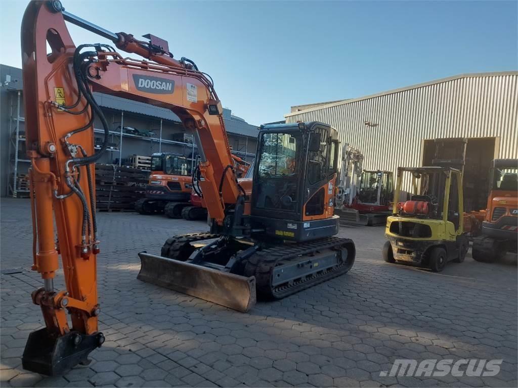 Doosan DX85R-3 Midi rýpadla 7t - 12t