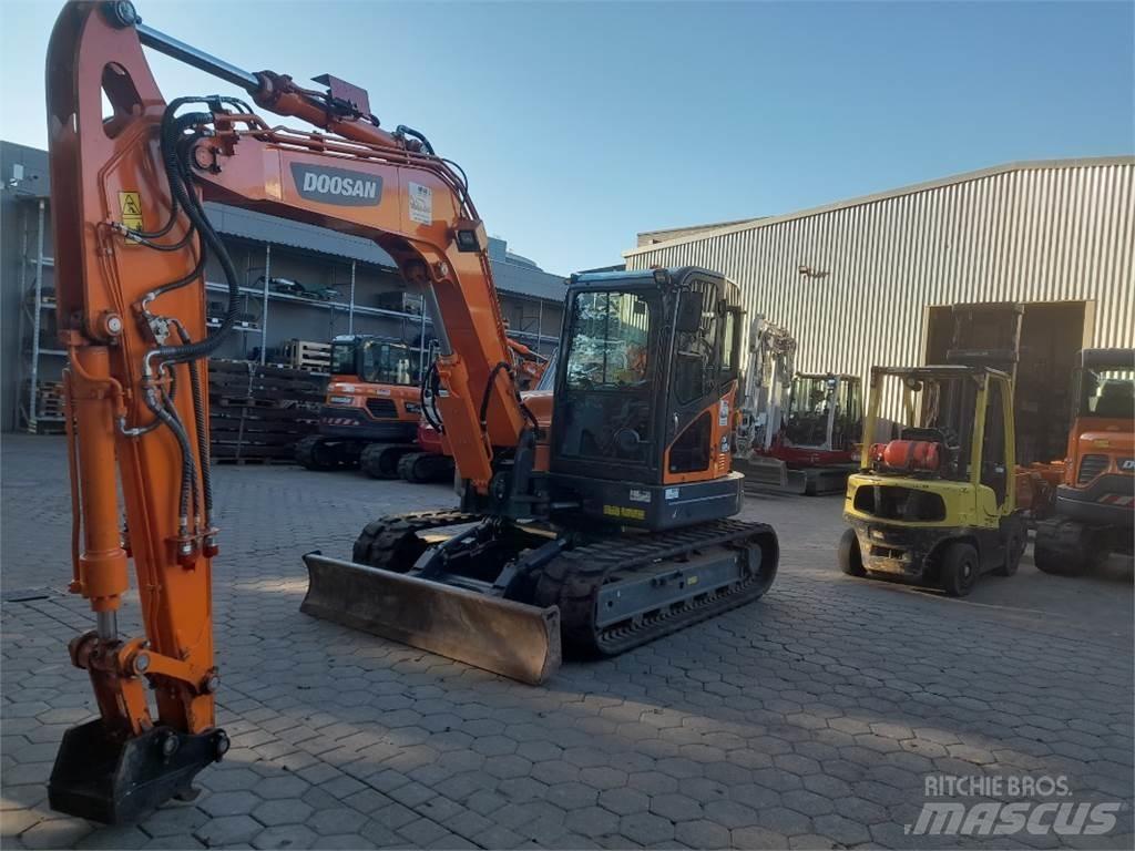 Doosan DX85R-3 Midi rýpadla 7t - 12t