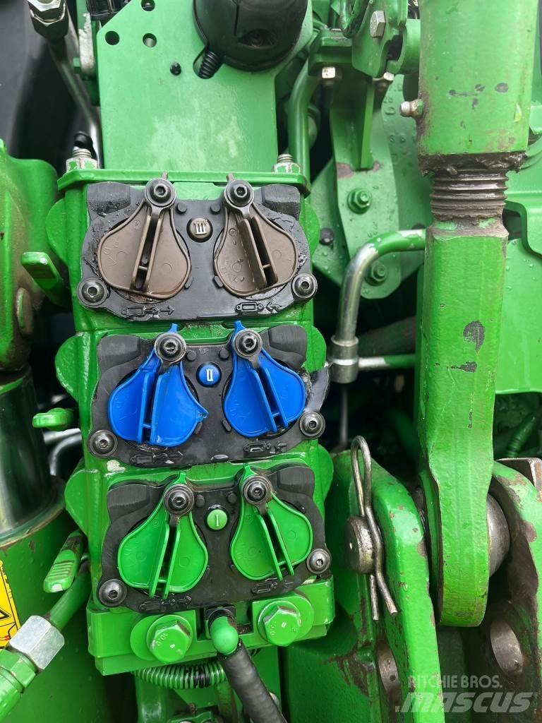 John Deere 6130 R Traktory