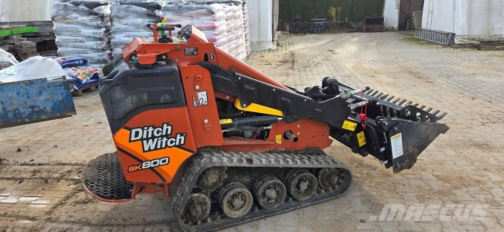Ditch Witch SK 800 Mininakladače